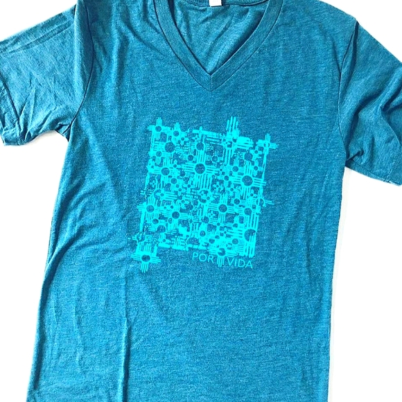 "New Mexico Por Vida" Unisex V-neck Tee - Picture 2 of 3
